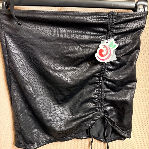 Berry Beachy 3 pc. Black Bikini Women's S-Top M-Bottom - Picture 5 of 12